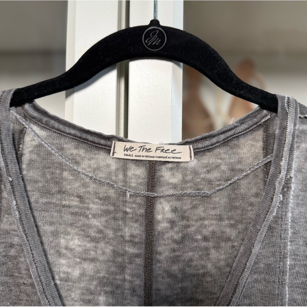 Free People Sammie V-Neck Short Sleeve T-Shirt in Washed Gray Size Small - Picture 5 of 6